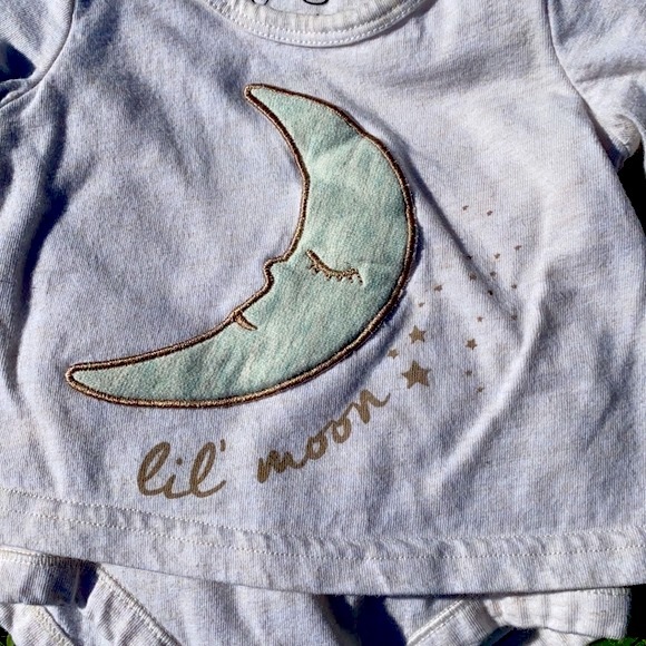 Jessica Simpson Lil Moon Outfit - Picture 2 of 8